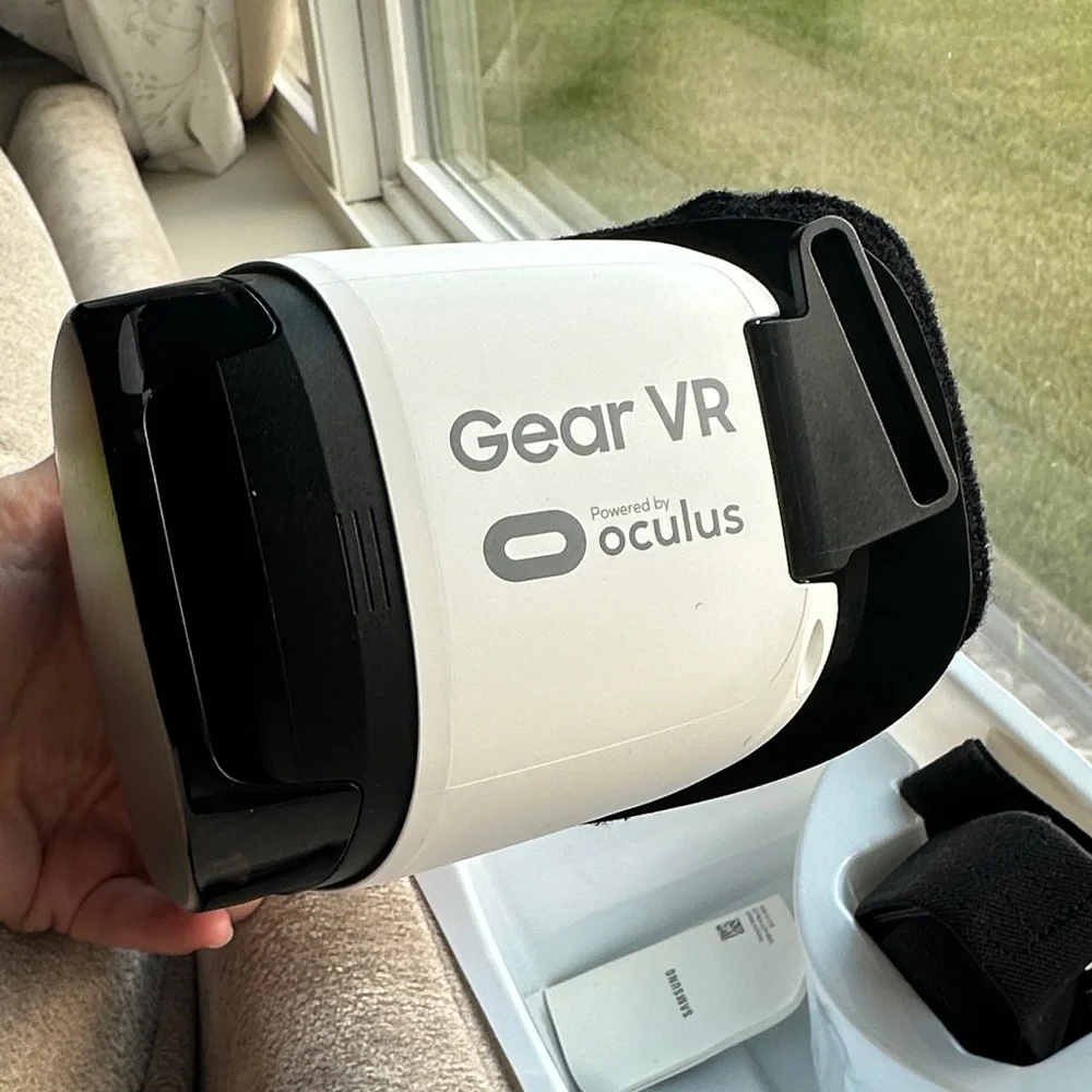 Samsung Gear VR Headset - Gray and Black new never used